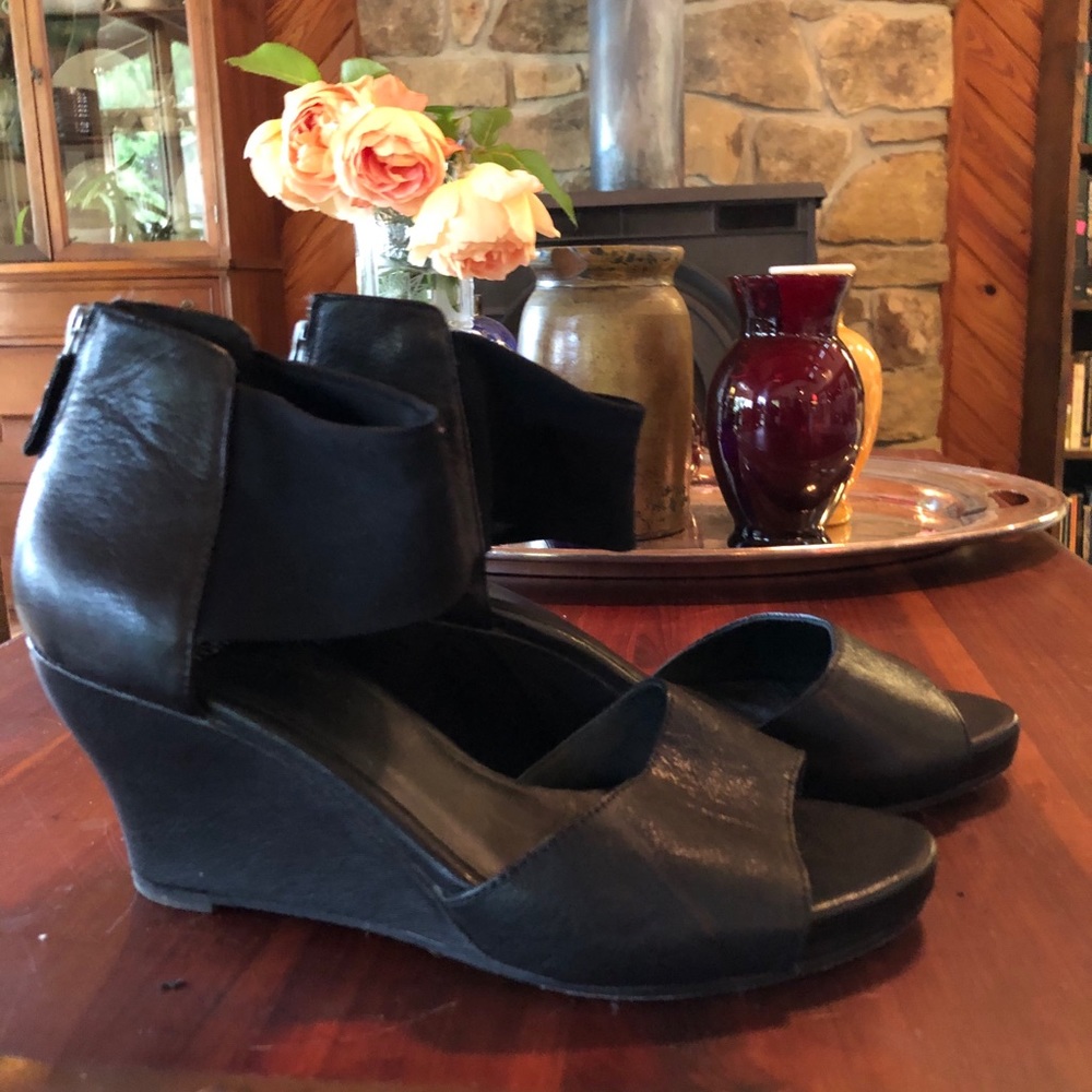 Eileen Fisher Corona Sandal Black 8 Italy